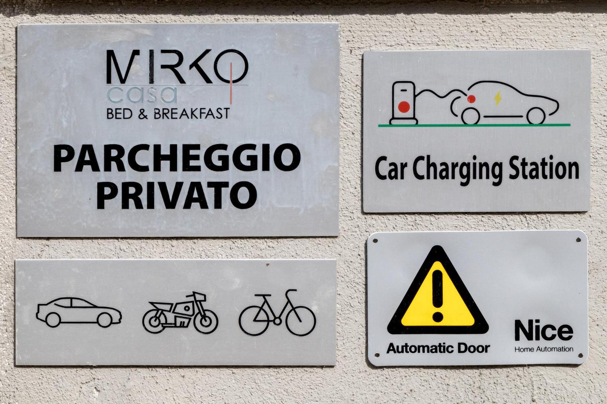 Casa Mirko - B & B Con Stazione Ricarica Auto Elettriche Parcheggio Privato Auto Moto Biciclette Arezzo Exterior photo